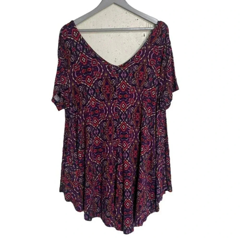 Roaman's Tunic Top 18/20 Purple Boho Medallion Sharkbite Hem V-Neck Short Sleeve